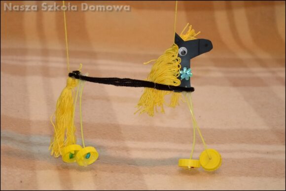 Jak dziecko może zrobić konika marionetkę konik marionetka - DIY